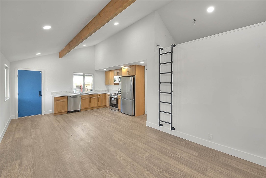 4472 Forest St. Property Photo 4