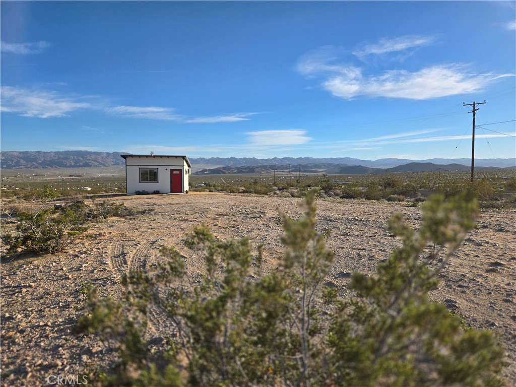 68243 Pioneer Trail Property Photo 3
