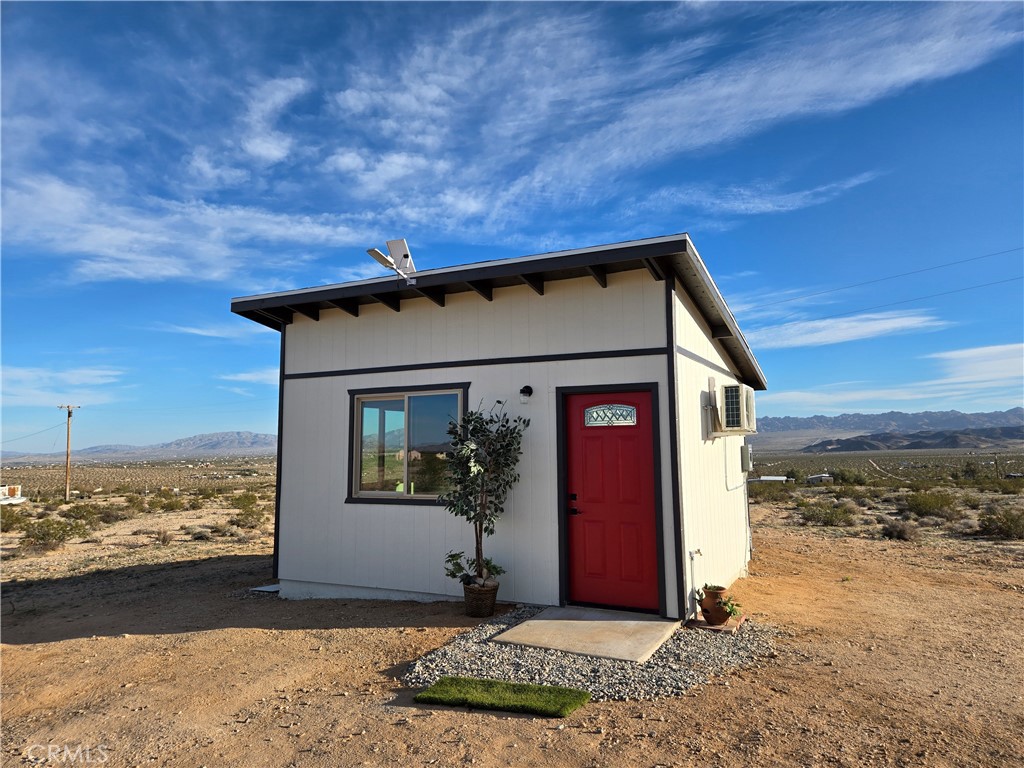 68243 Pioneer Trail Property Photo 5