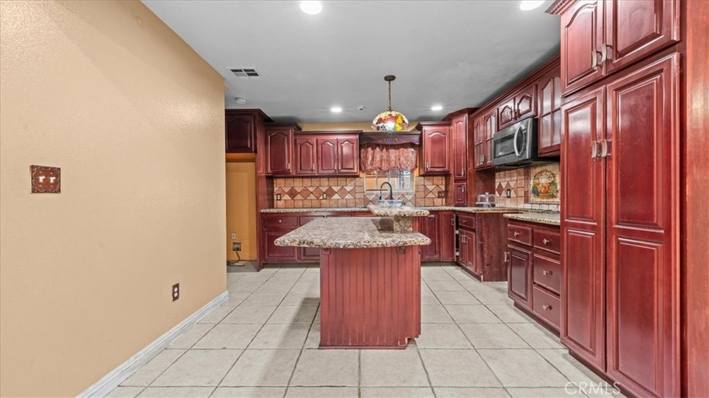 2740 Fairmount Property Photo 6