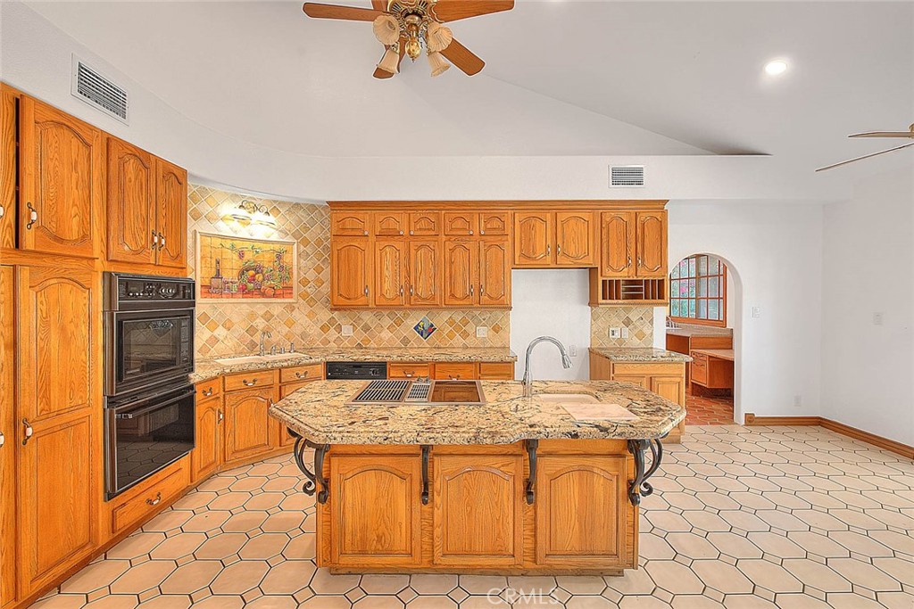 9828 Flying Mane Property Photo 17