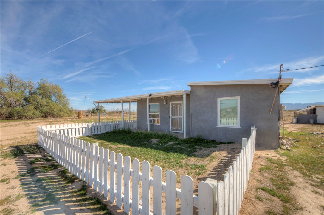 47631 Valley Center Property Photo 2