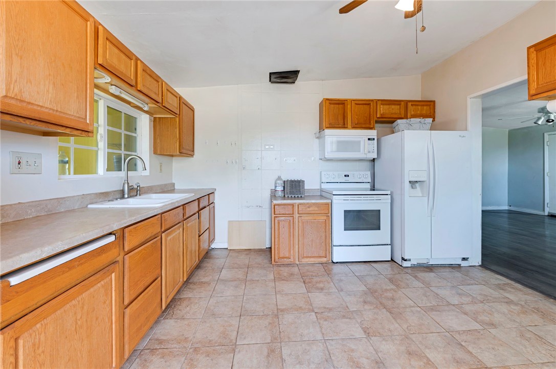 47631 Valley Center Property Photo 8