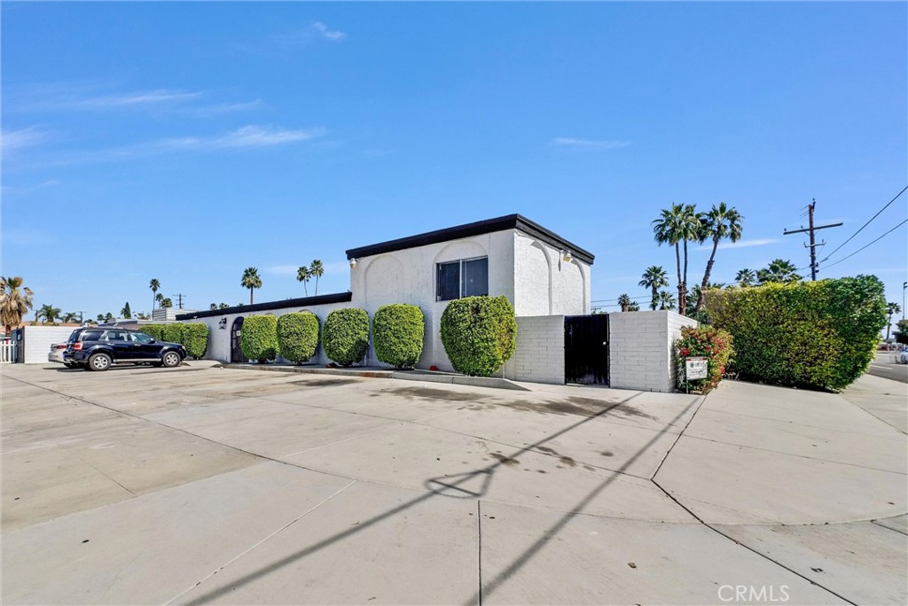 1900 E Baristo Road Property Photo 3