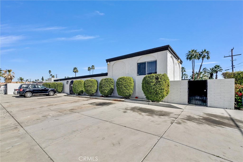 1900 E Baristo Road Property Photo 4