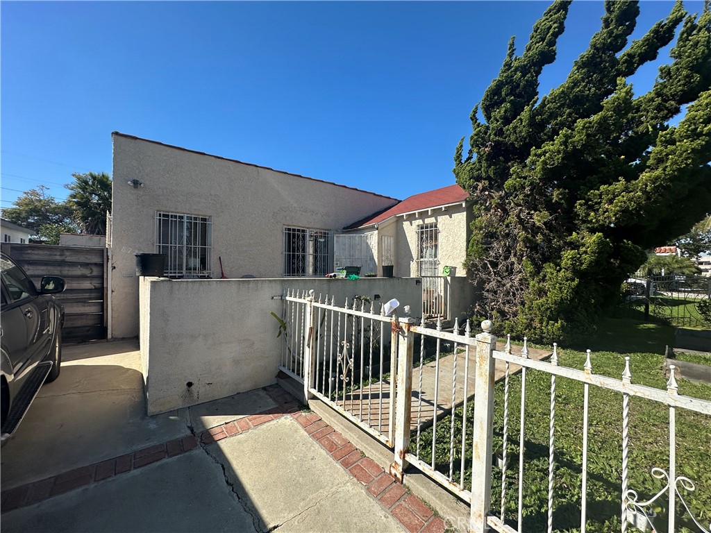 8725 S Denker Property Photo 1