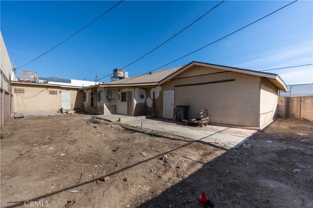 1731 E Highland Avenue Property Photo 3