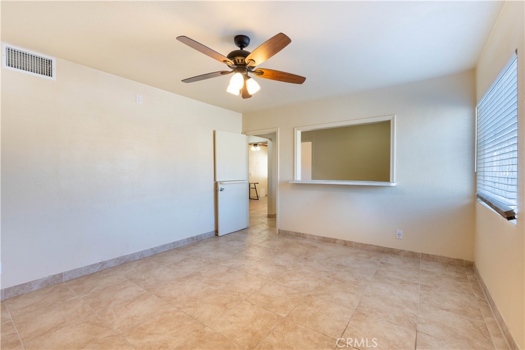 1731 E Highland Avenue Property Photo 9