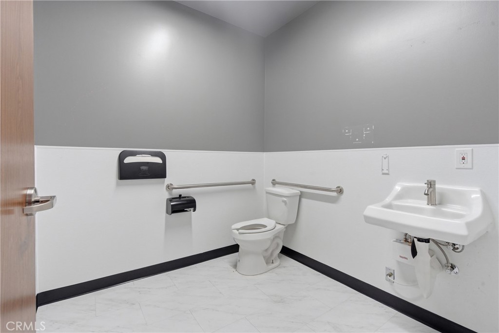 685 E Grand Boulevard 101 Property Photo 28