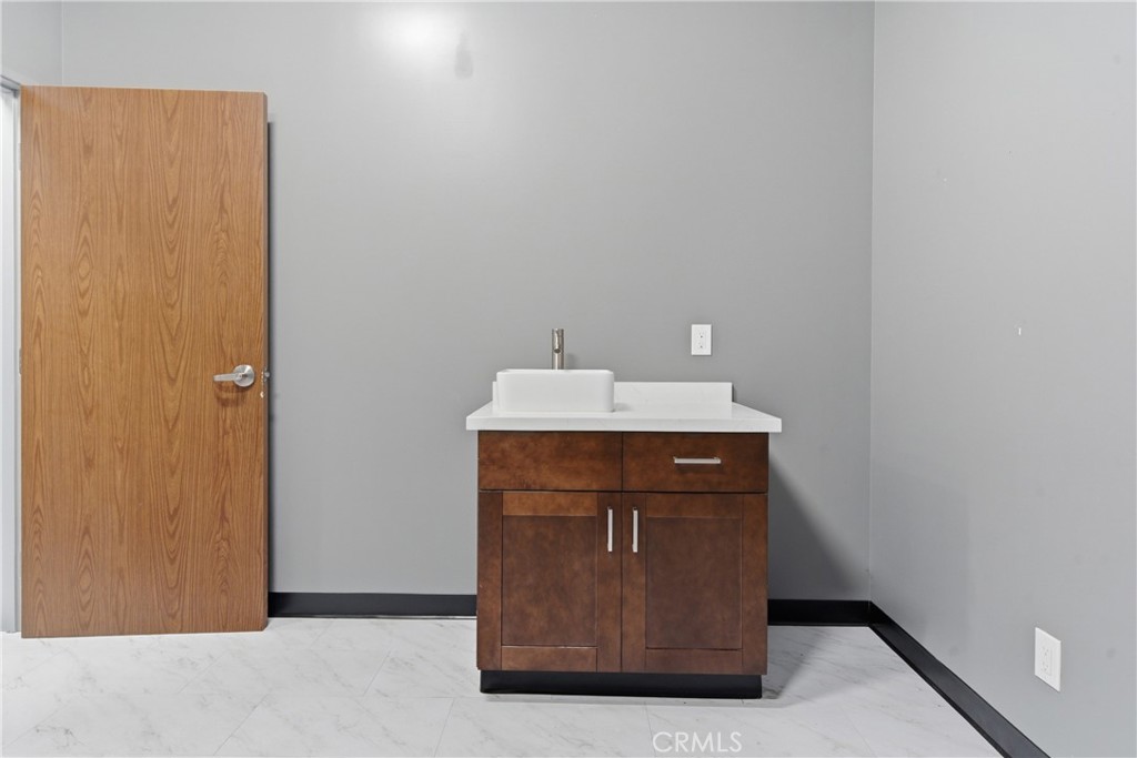 685 E Grand Boulevard 101 Property Photo 32