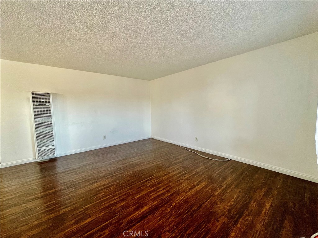 935 E Route 66 Property Photo 2