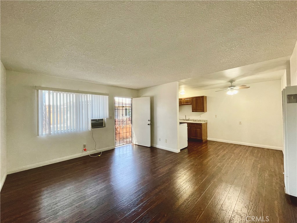 935 E Route 66 Property Photo 3