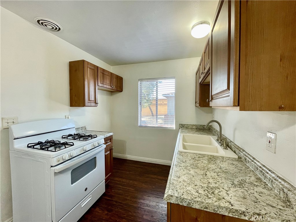 935 E Route 66 Property Photo 5