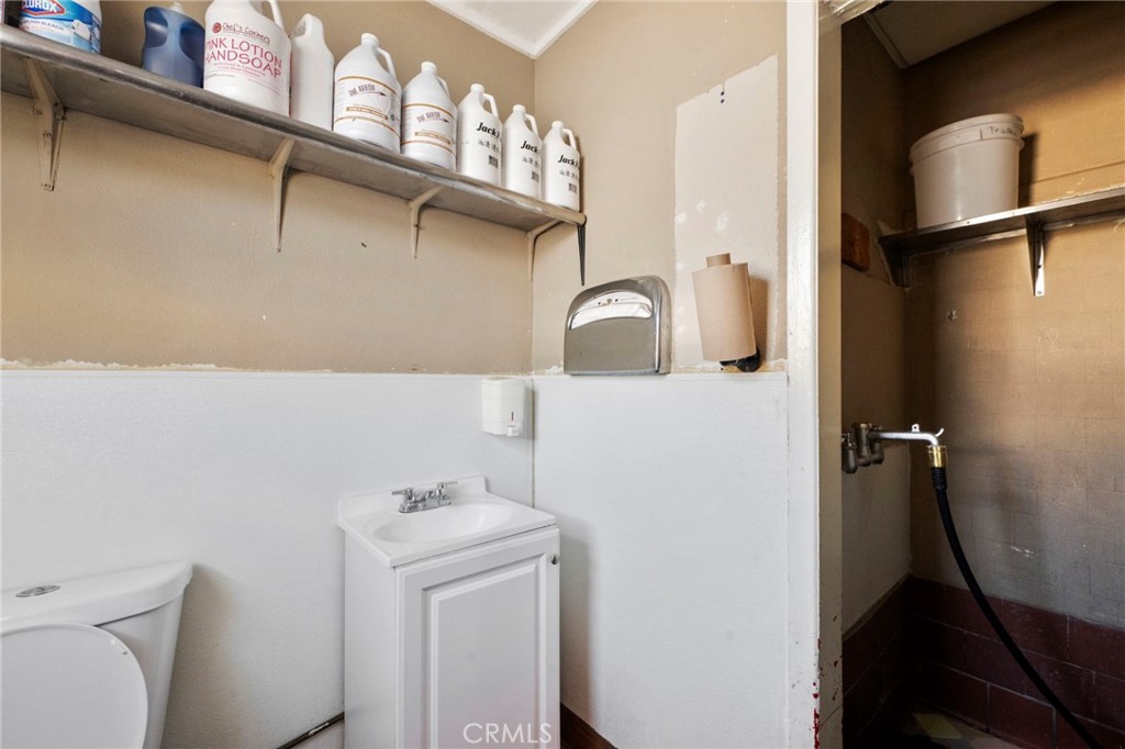 8111 Foothill Boulevard Property Photo 26