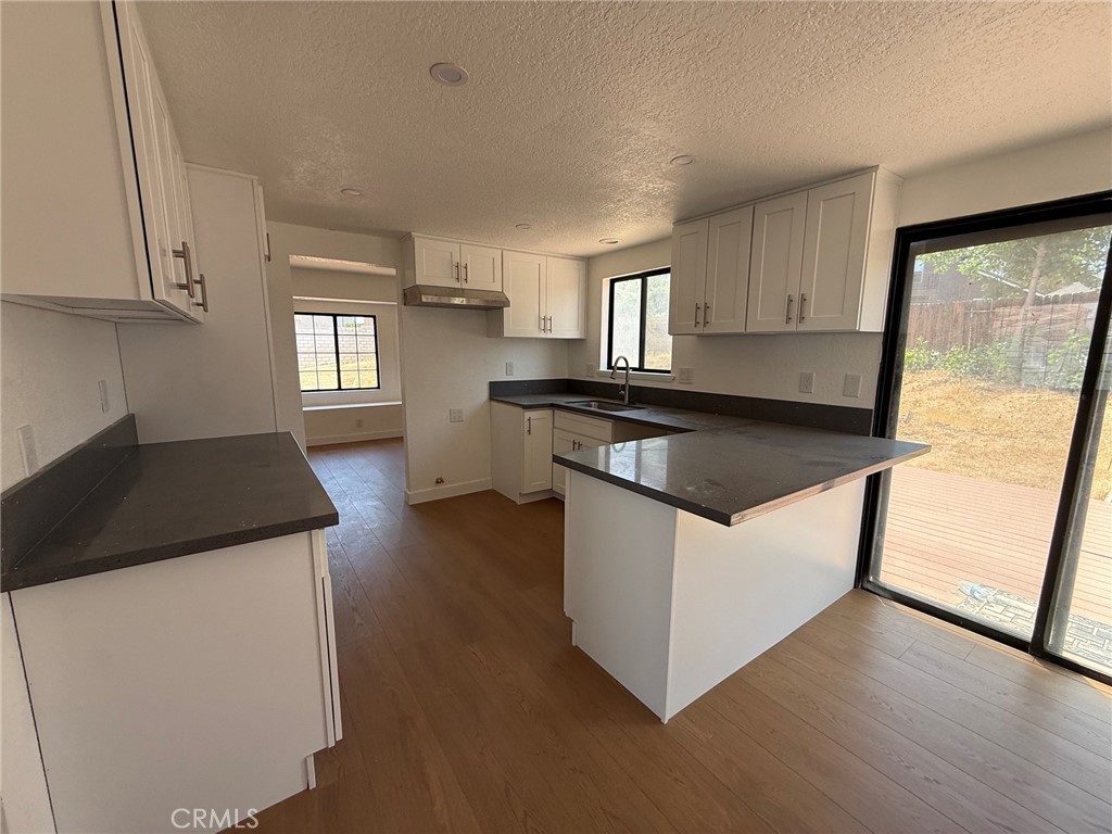 12780 Amberwood Property Photo 5