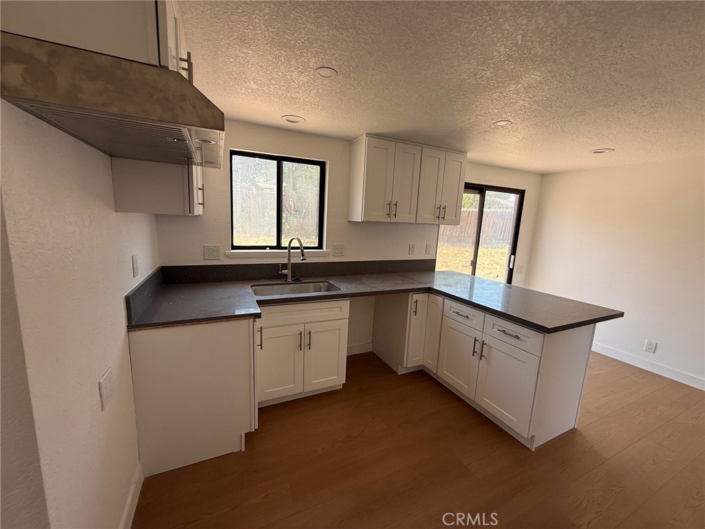 12780 Amberwood Property Photo 6