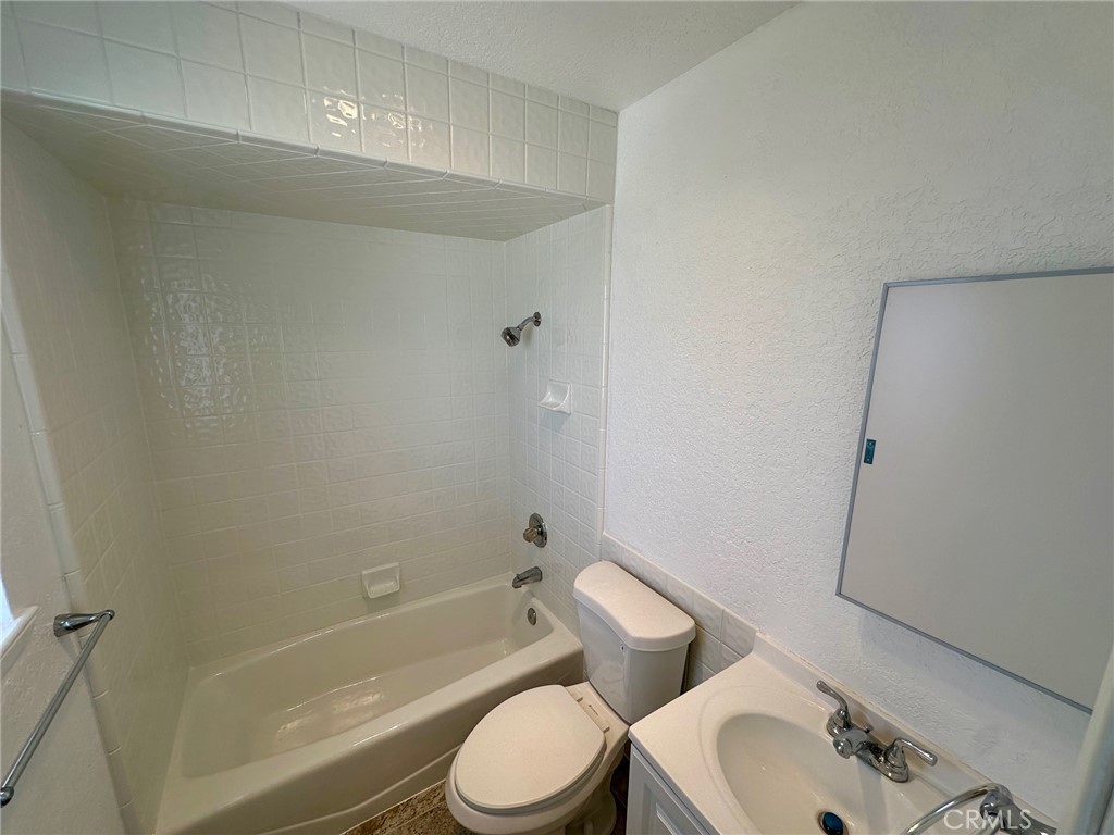 12780 Amberwood Property Photo 9