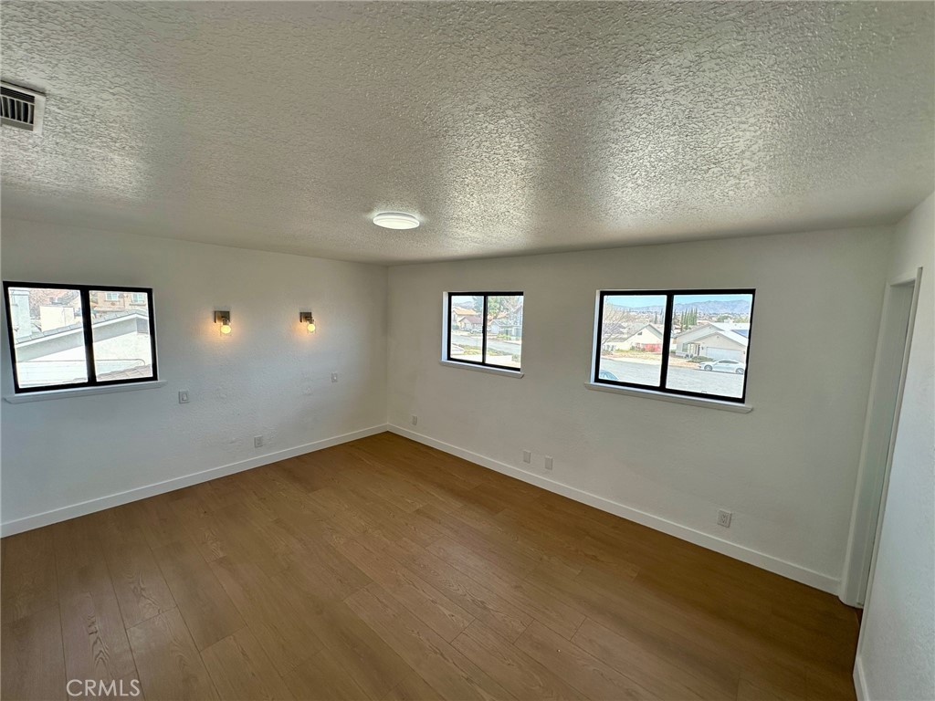 12780 Amberwood Property Photo 10