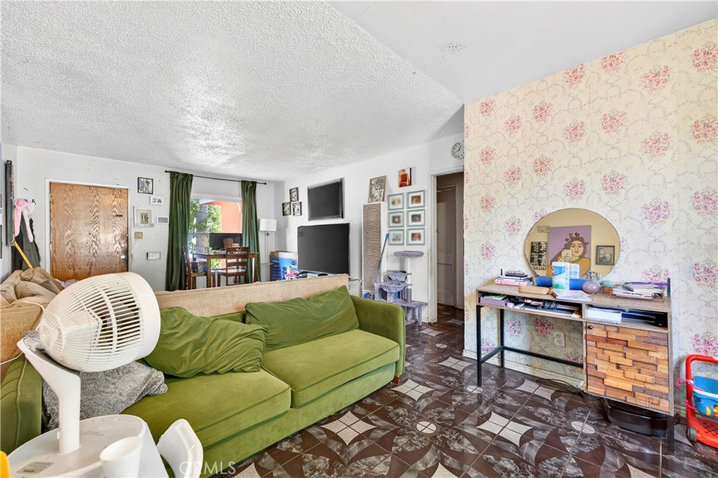 705 S Thorson Avenue Property Photo 6