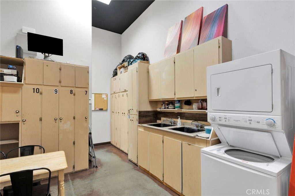 12044 Dunia Road B Property Photo 23