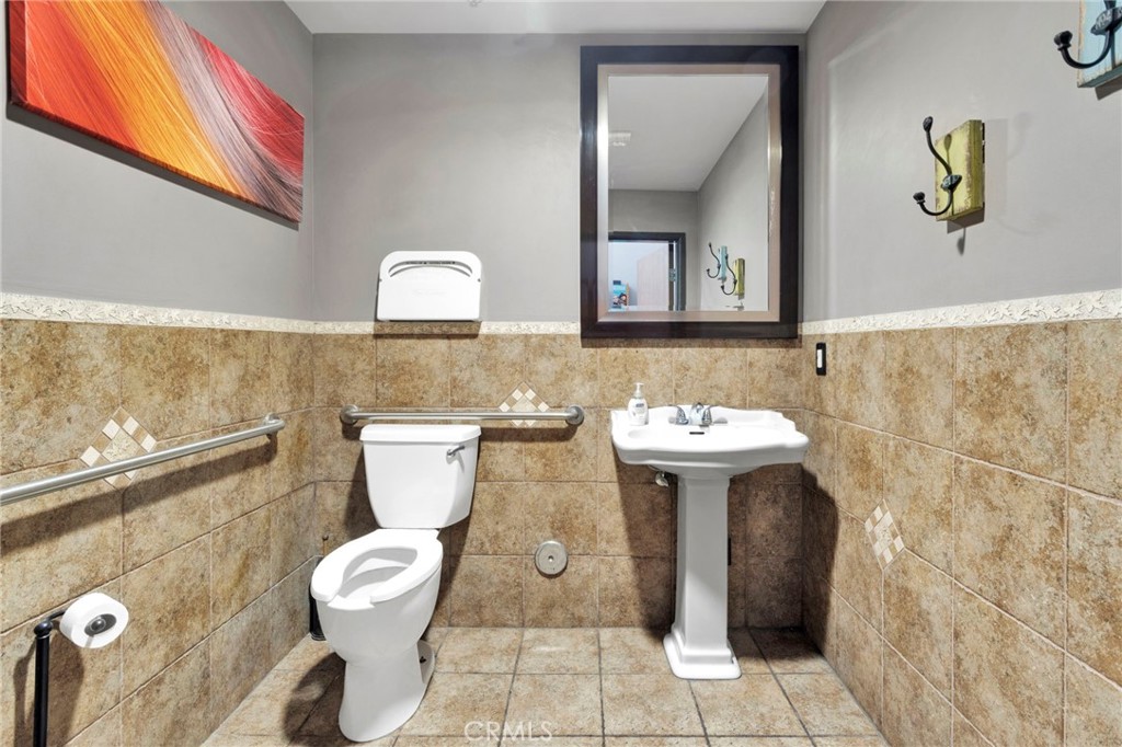 12044 Dunia Road B Property Photo 24