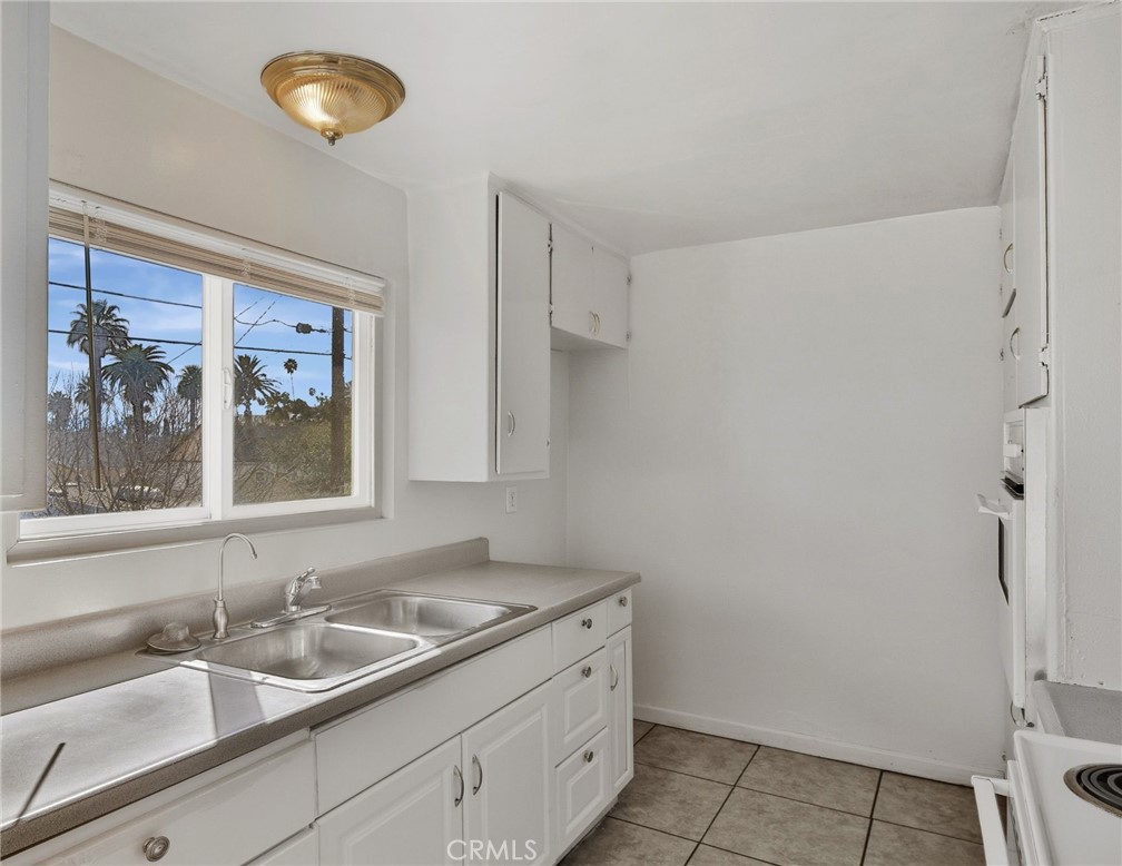 2032 W Linden Property Photo 57