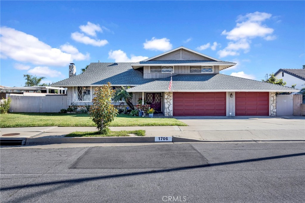 1706 E Retford Property Photo 1