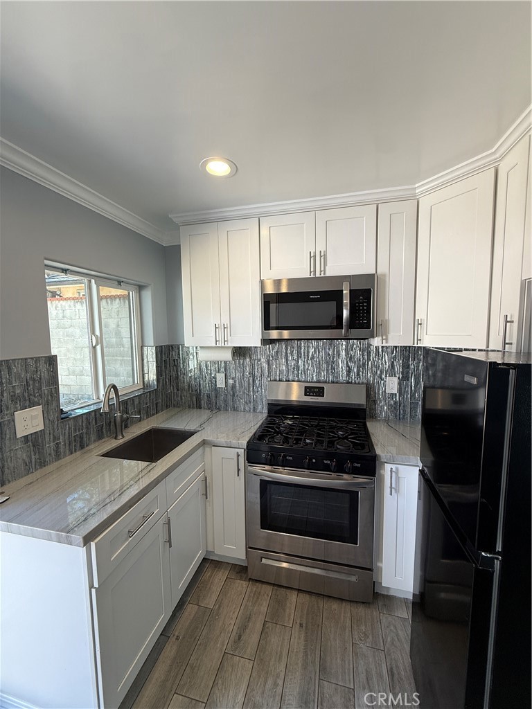 1147 Lemon Property Photo 3
