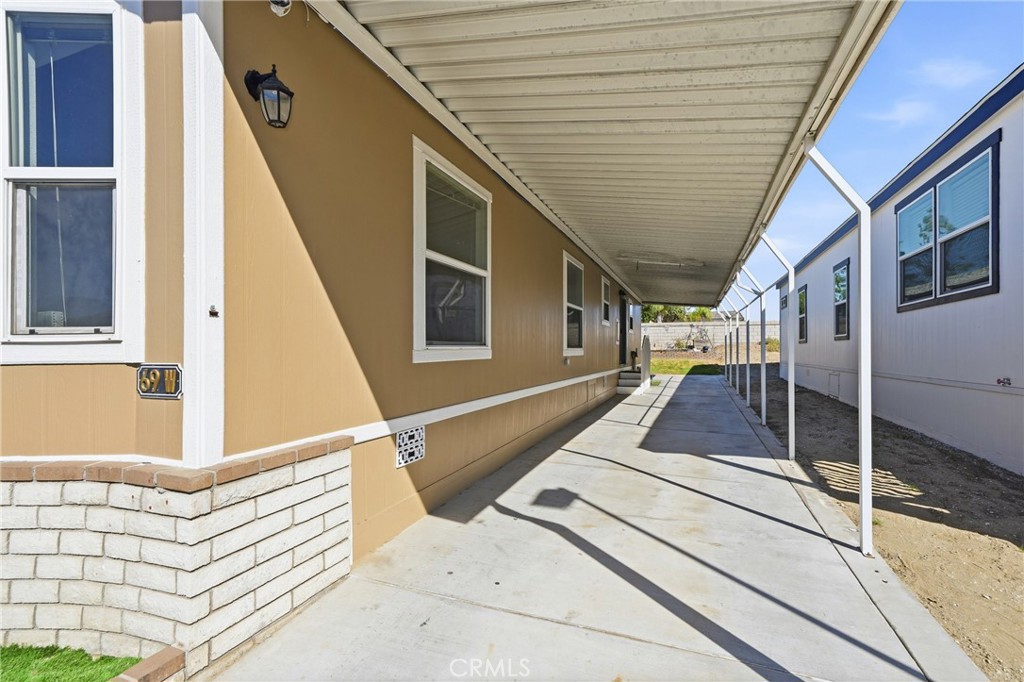 17225 Valley 69w Property Photo 2