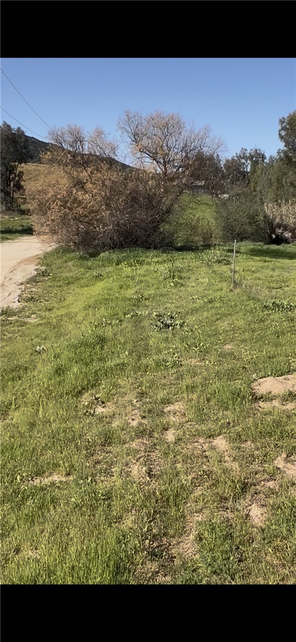 24871 Orange St Property Photo 3