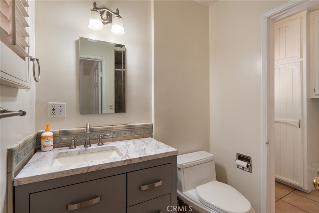 727 S Fenimore Property Photo 11