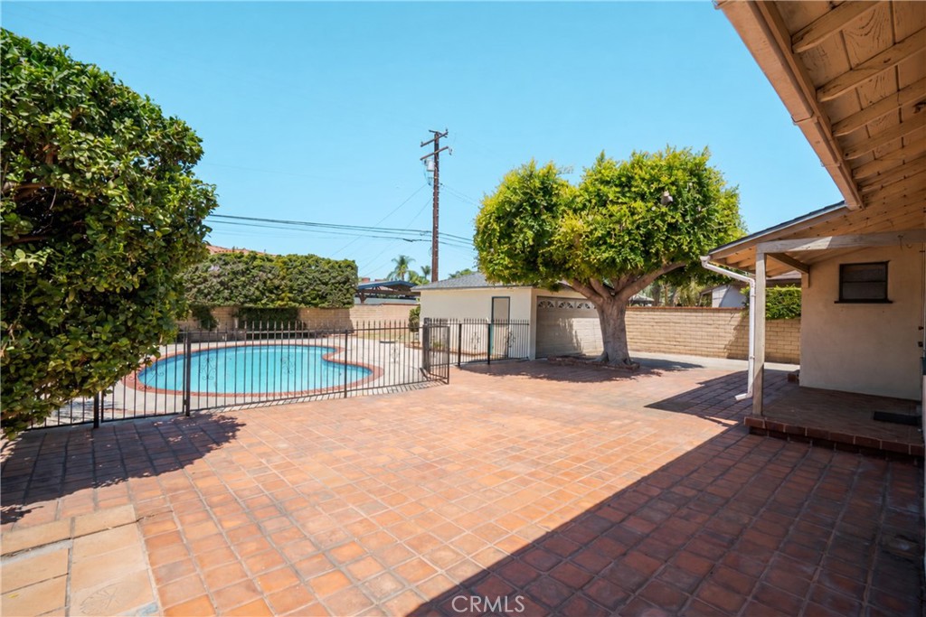 727 S Fenimore Property Photo 25