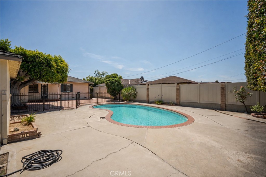 727 S Fenimore Property Photo 27