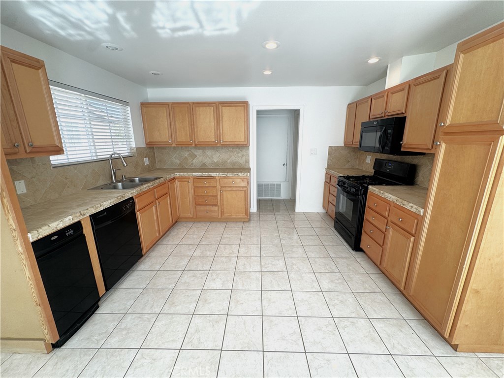 8735 Corbin Avenue Property Photo 6