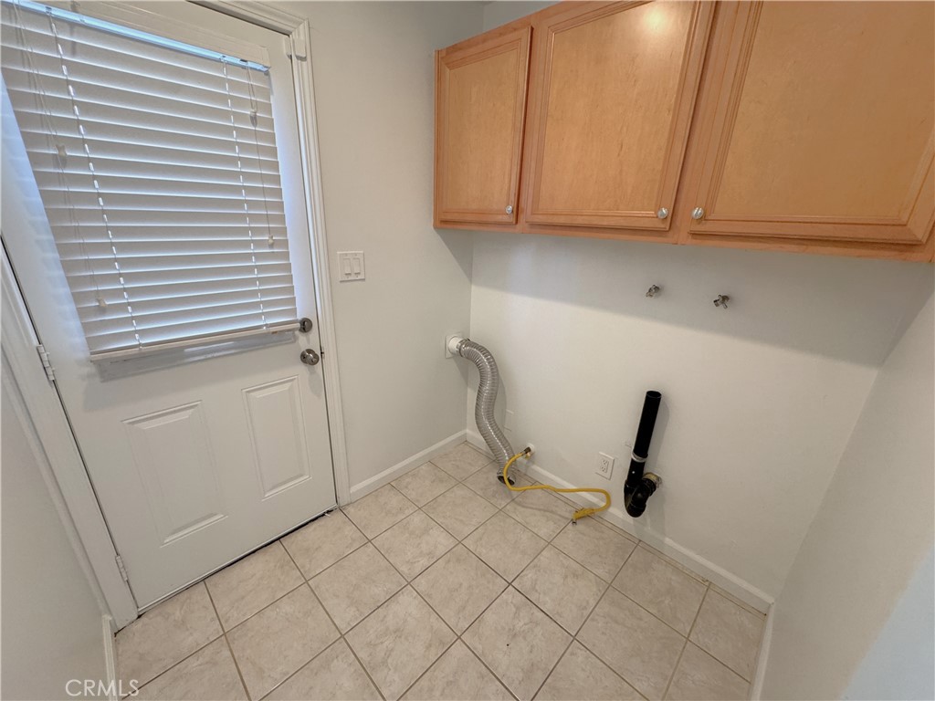 8735 Corbin Avenue Property Photo 7