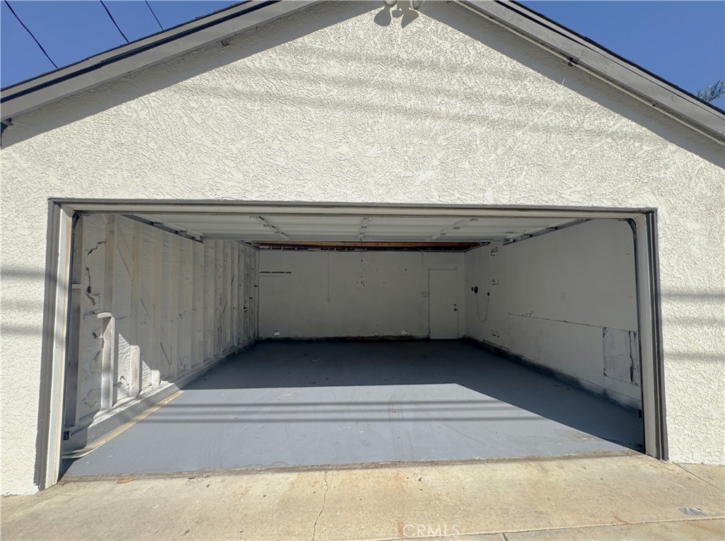 8735 Corbin Avenue Property Photo 15