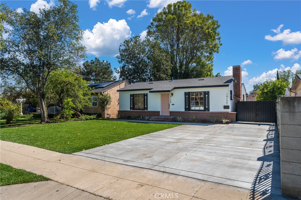 14138 Archwood Property Photo 1