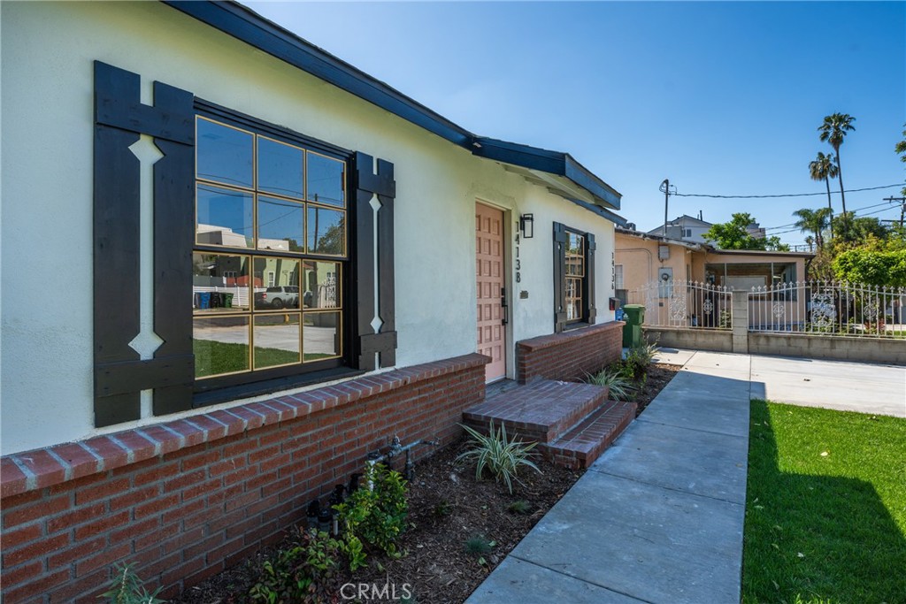 14138 Archwood Property Photo 4