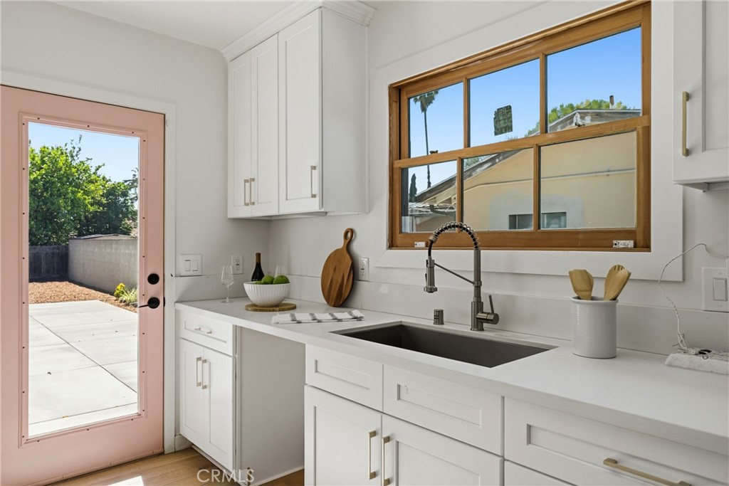 14138 Archwood Property Photo 13
