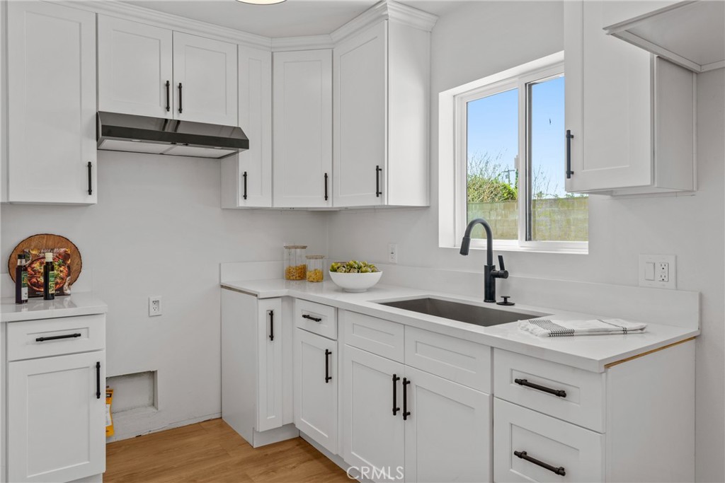 14138 Archwood Property Photo 38