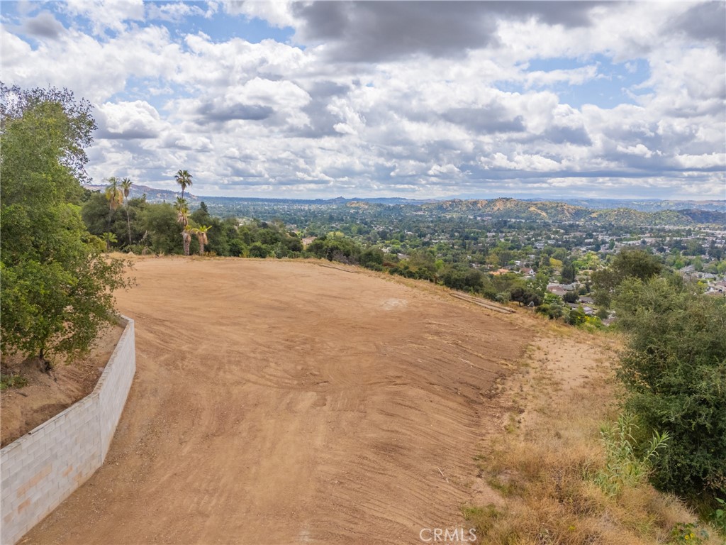 1000 N Grand Property Photo 14