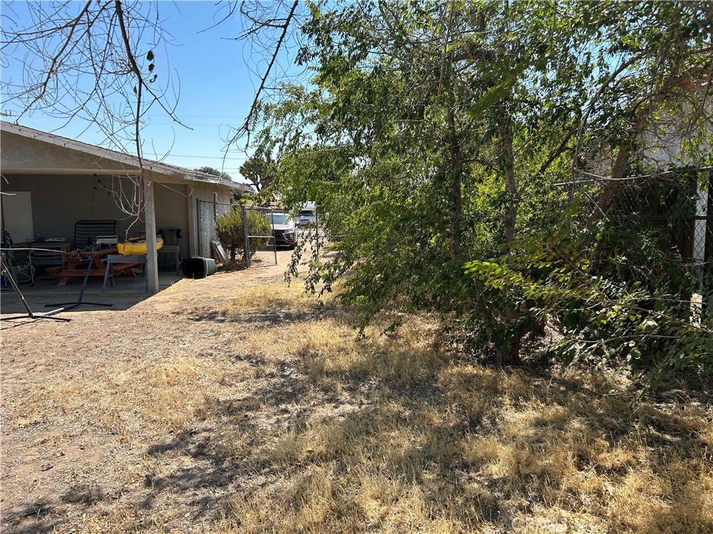 9922 Victor Avenue Property Photo 5