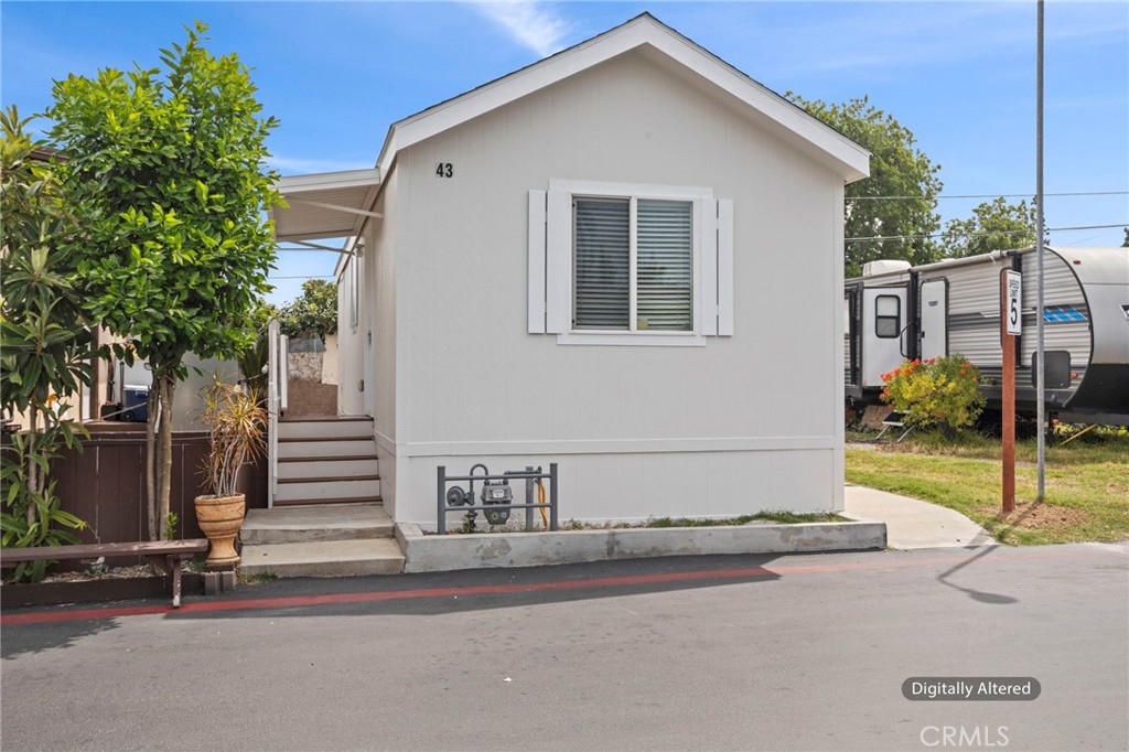 7650 Balboa Boulevard 43