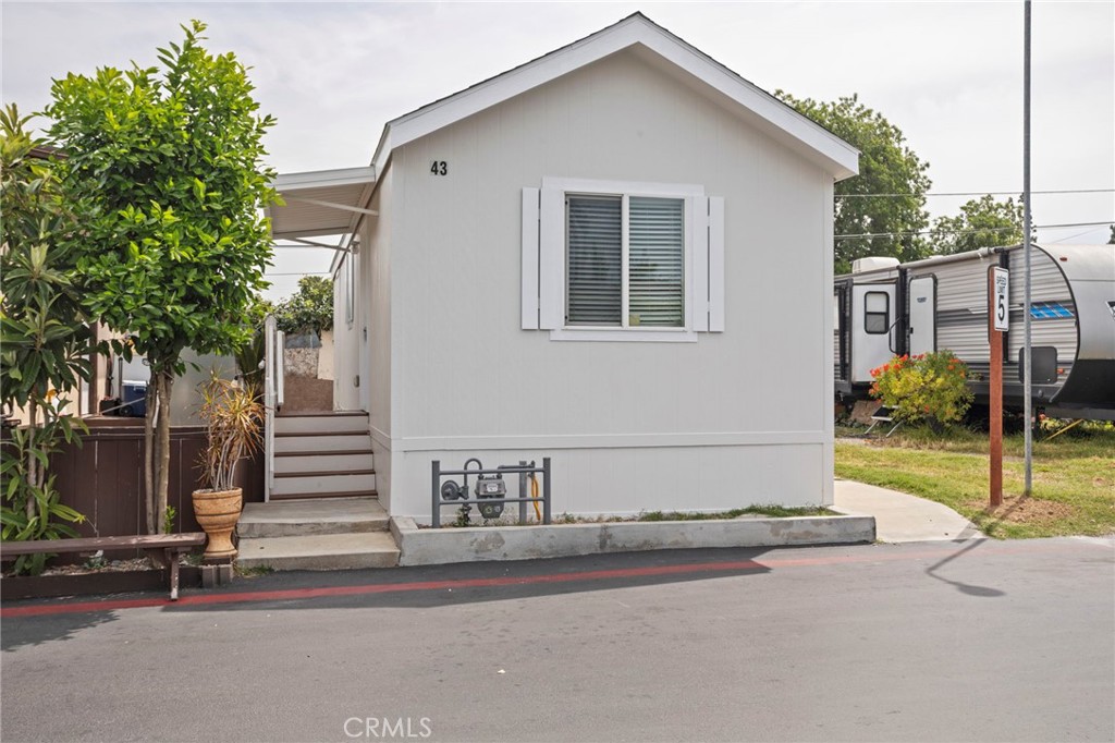 7650 Balboa Boulevard 43 Property Photo 2