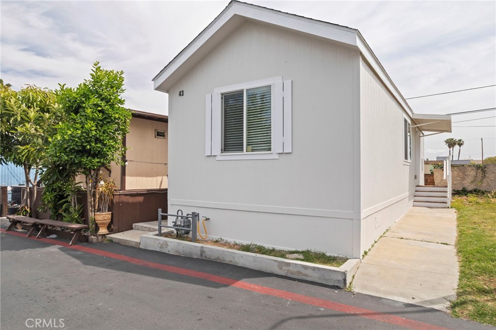 7650 Balboa Boulevard 43 Property Photo 3