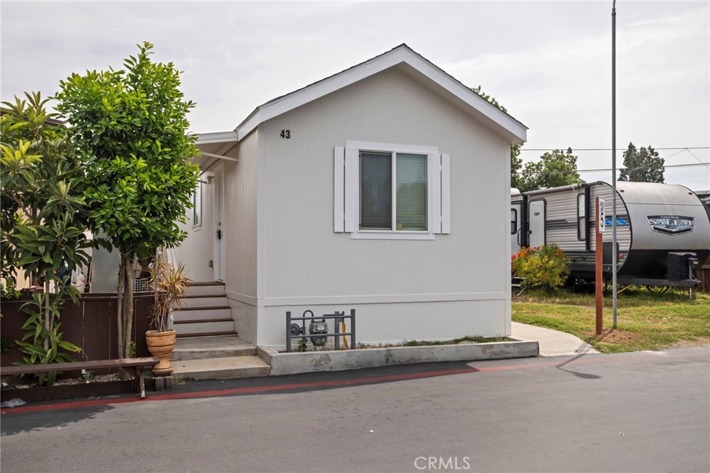 7650 Balboa Boulevard 43 Property Photo 4