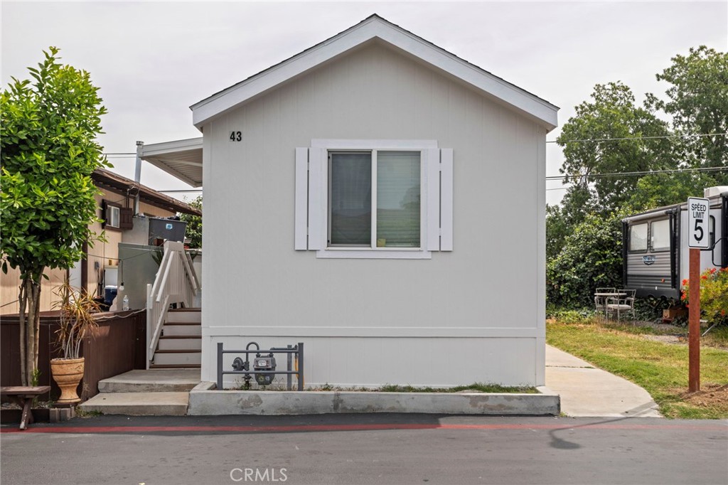 7650 Balboa Boulevard 43 Property Photo 5