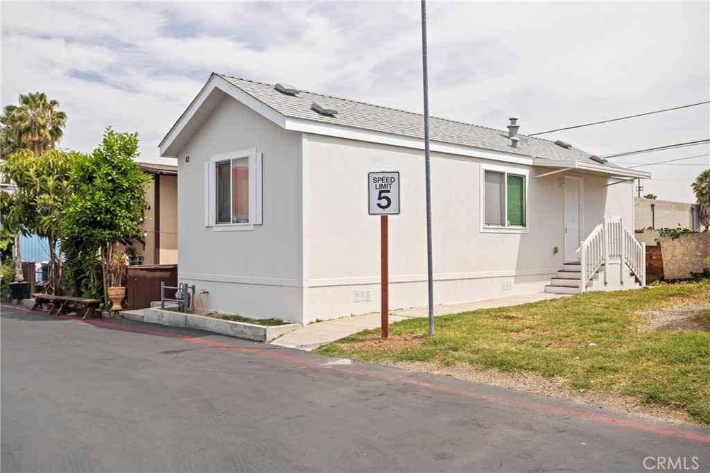 7650 Balboa Boulevard 43 Property Photo 7