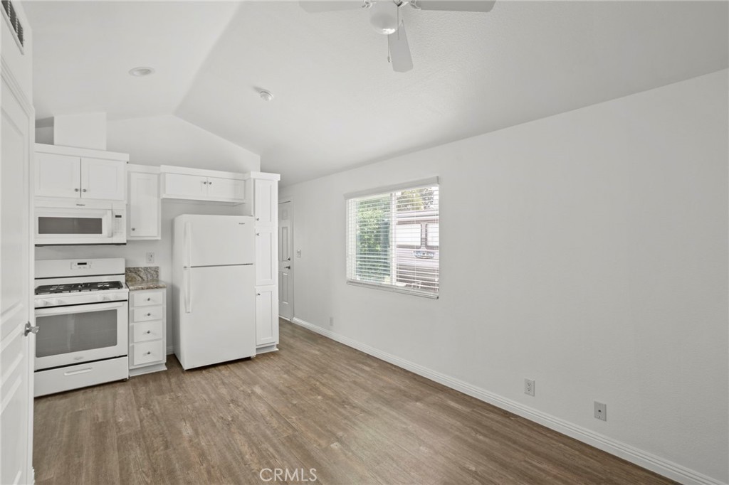 7650 Balboa Boulevard 43 Property Photo 8