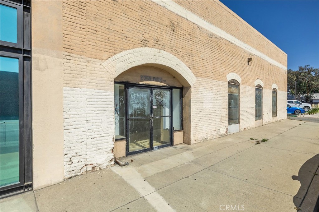 205 N Park Avenue Property Photo 8
